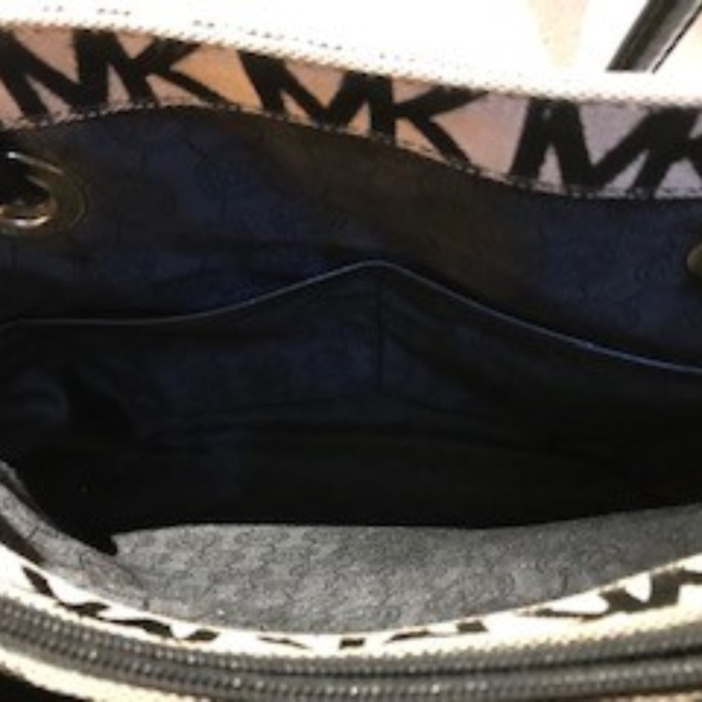 👜Michael Kors Tan & Black Tote Bag - Picture 5 of 8